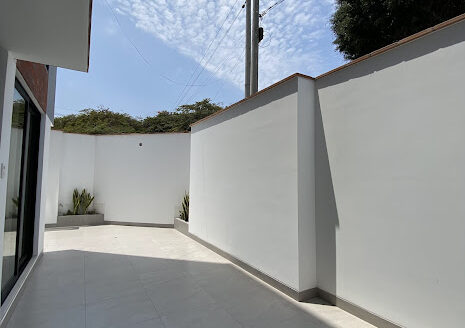 SE VENDE DEPARTAMENTO FLAT EN PRIMER PISO EN SANTIAGO DE SURCO CON ENTREGA INMEDIATA