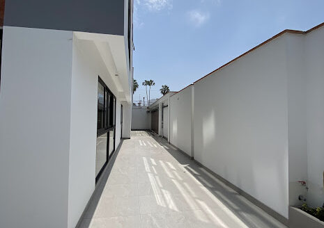 SE VENDE DEPARTAMENTO FLAT EN PRIMER PISO EN SANTIAGO DE SURCO CON ENTREGA INMEDIATA