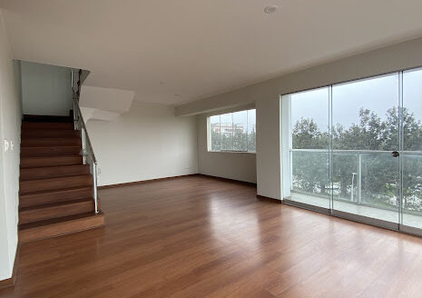 SE VENDE DEPARTAMENTO DUPLEX EN SAN BORJA NO PAGA ALCABALA, ENTREGA INMEDIATA