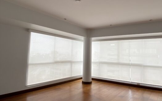 EN VENTA DEPARTAMENTO TRIPLEX EN MIRAFLORES SUPER AMPLIO LOS DORMITORIOS