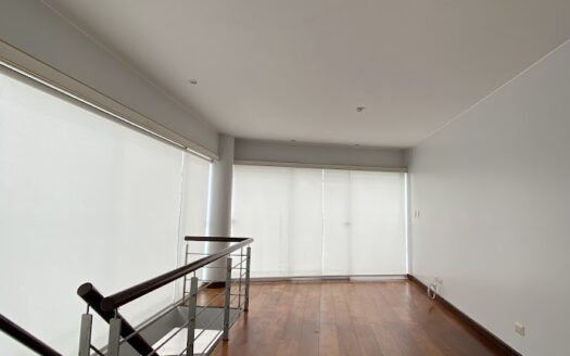 EN VENTA DEPARTAMENTO TRIPLEX EN MIRAFLORES SUPER AMPLIO LOS DORMITORIOS
