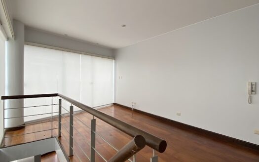 EN VENTA DEPARTAMENTO TRIPLEX EN MIRAFLORES SUPER AMPLIO LOS DORMITORIOS