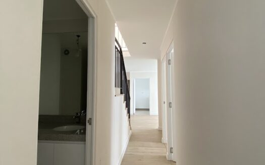 SE VENDE DEPARTAMENTO DUPLEX EN SAN BORJA ENTREGA INMEDIATA DE 4 DORMITORIOS MAS CUARTO DE SERVICIO.